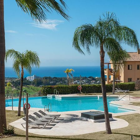 Large 3-Bedroom Nestled In Golf Paradise Estepona Exteriér fotografie