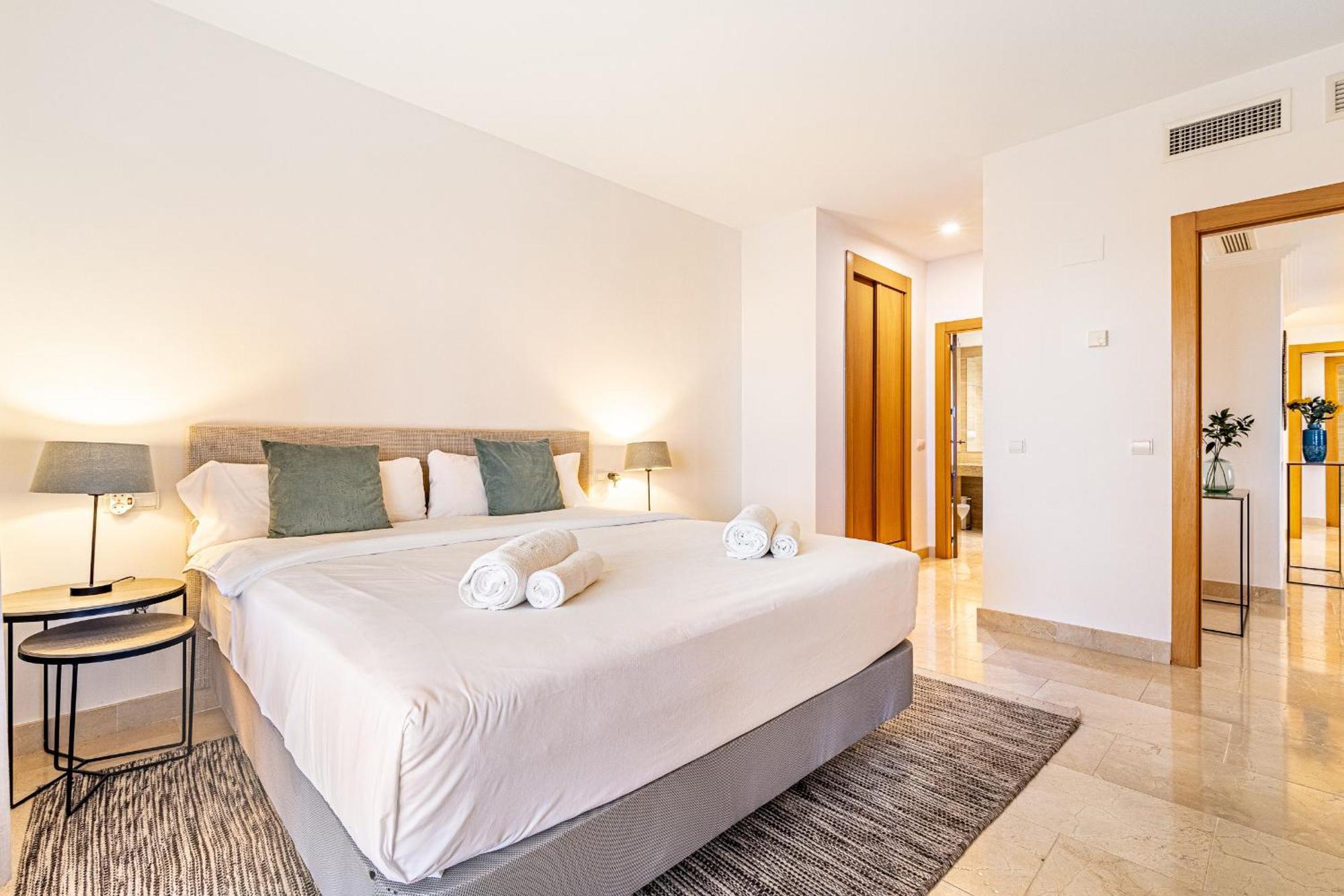 Large 3-Bedroom Nestled In Golf Paradise Estepona Exteriér fotografie