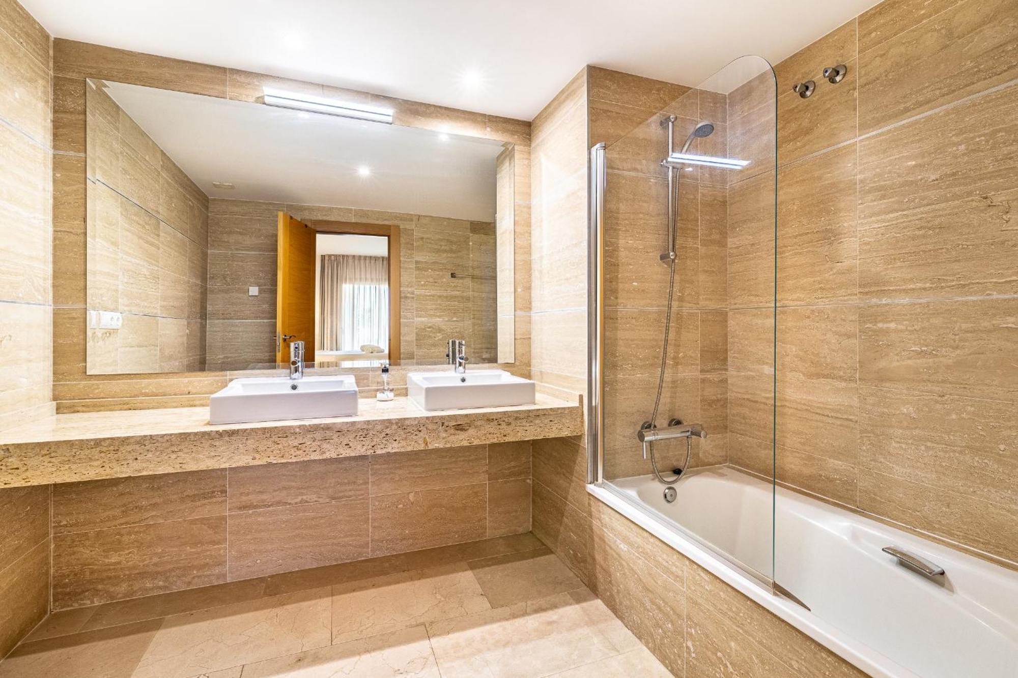 Large 3-Bedroom Nestled In Golf Paradise Estepona Exteriér fotografie