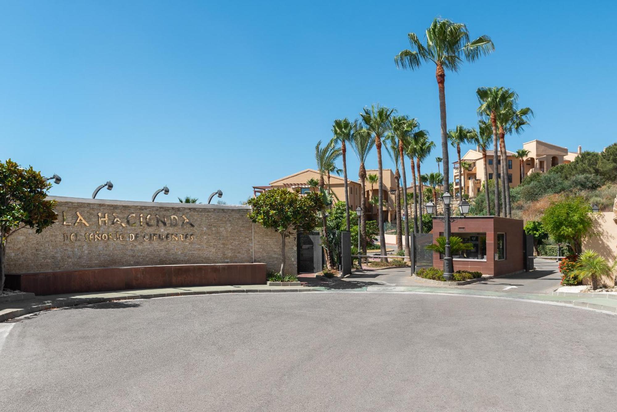 Large 3-Bedroom Nestled In Golf Paradise Estepona Exteriér fotografie