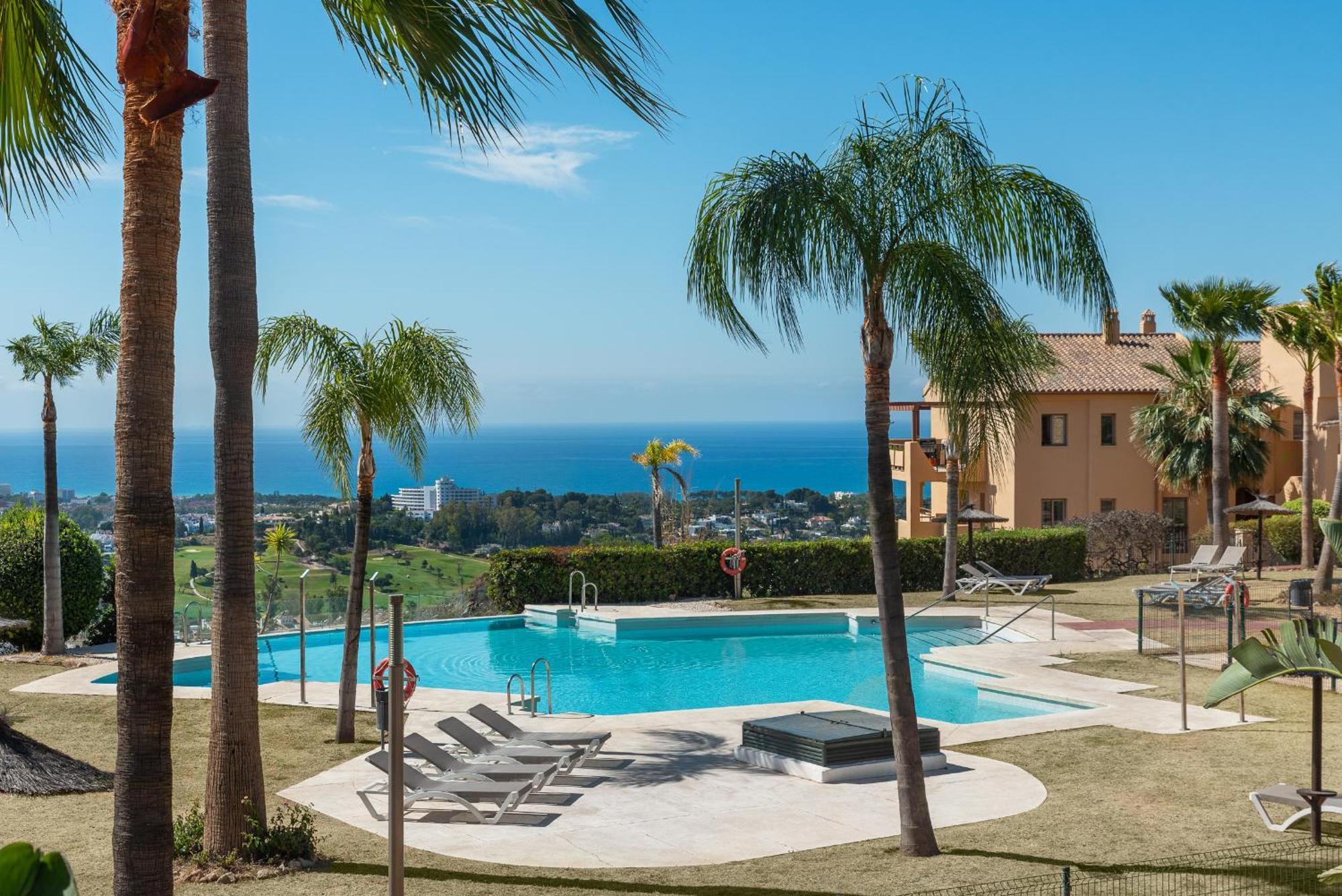 Large 3-Bedroom Nestled In Golf Paradise Estepona Exteriér fotografie