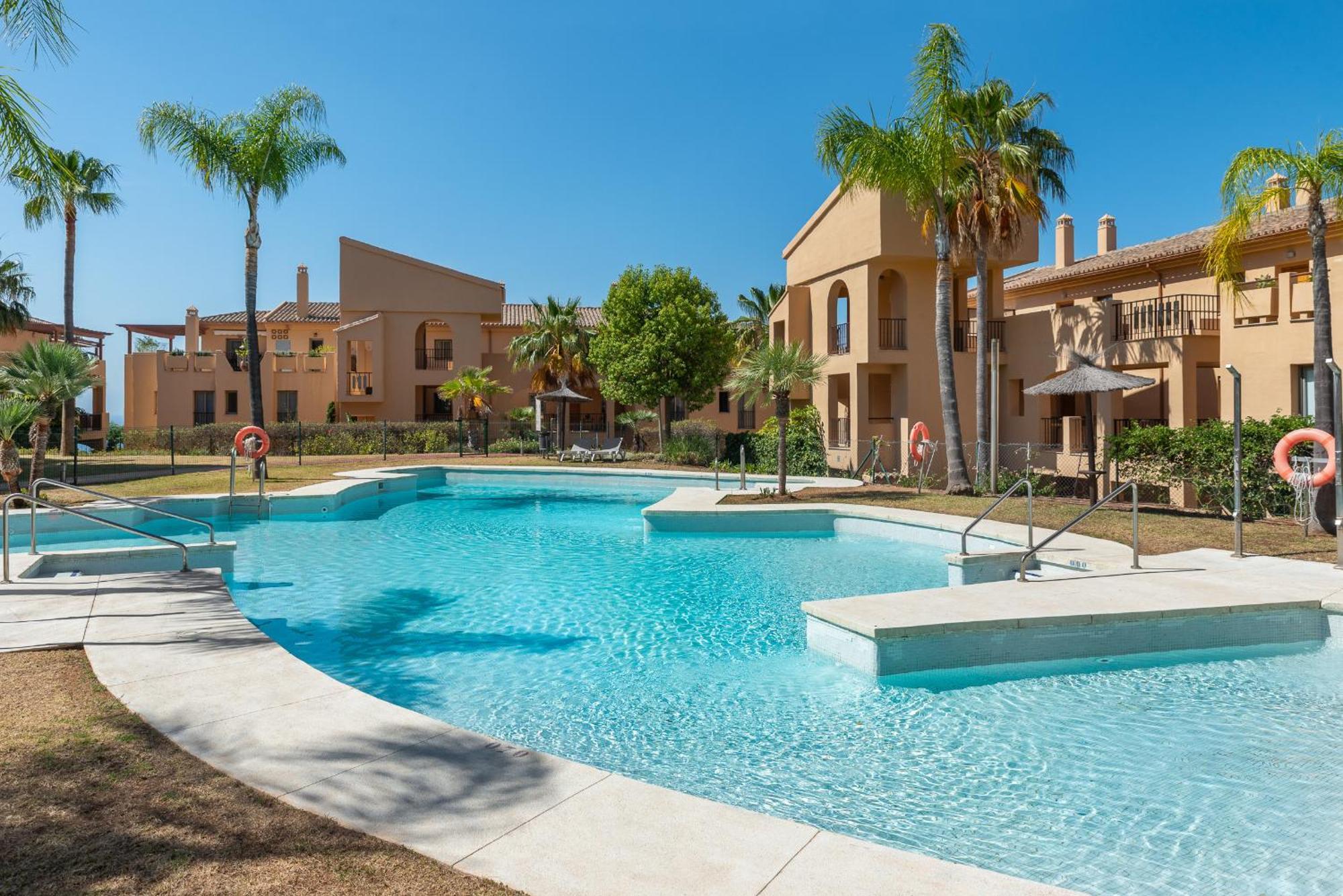 Large 3-Bedroom Nestled In Golf Paradise Estepona Exteriér fotografie