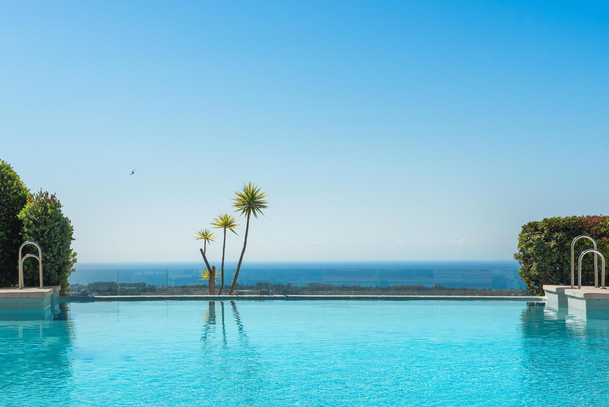 Large 3-Bedroom Nestled In Golf Paradise Estepona Exteriér fotografie