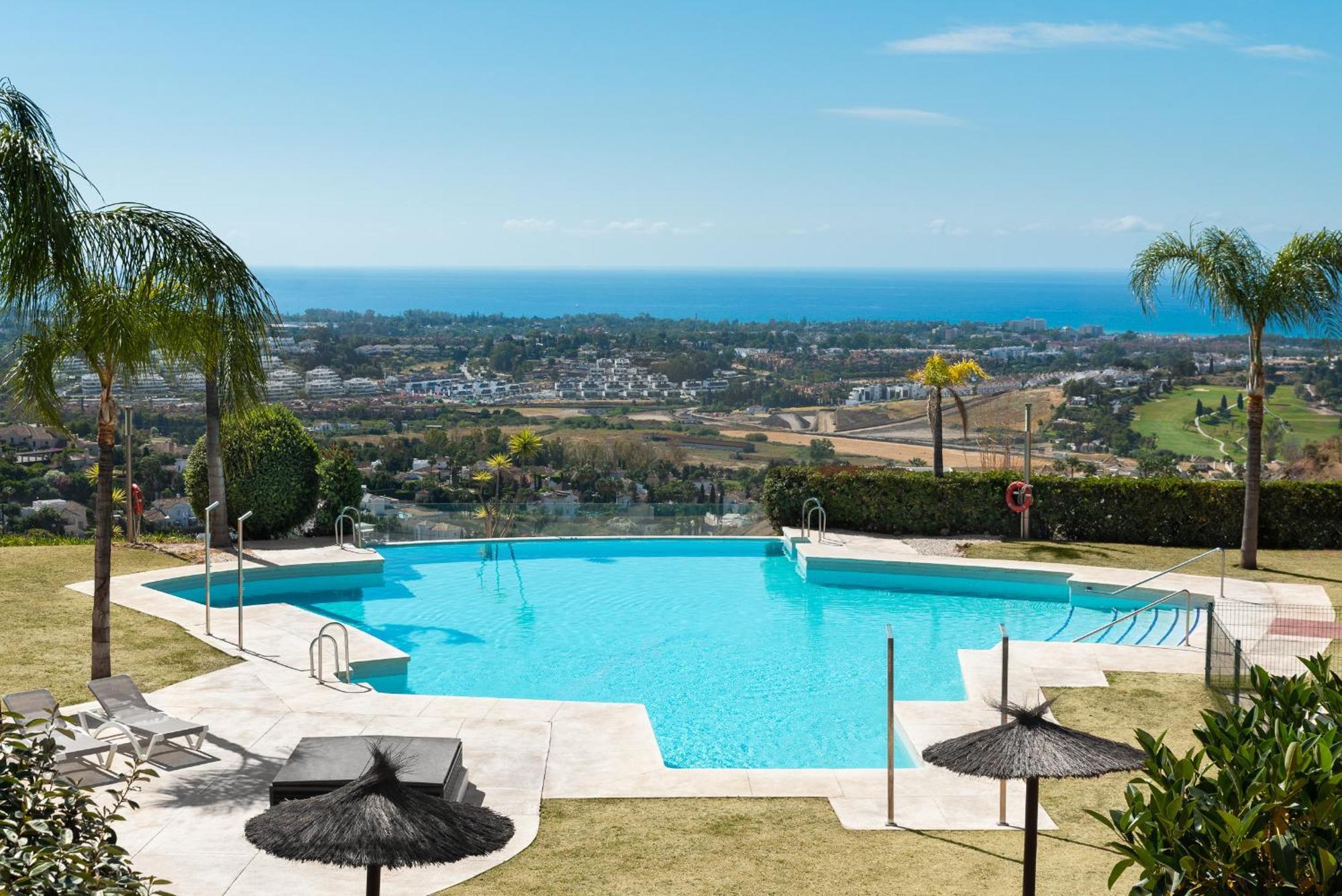 Large 3-Bedroom Nestled In Golf Paradise Estepona Exteriér fotografie