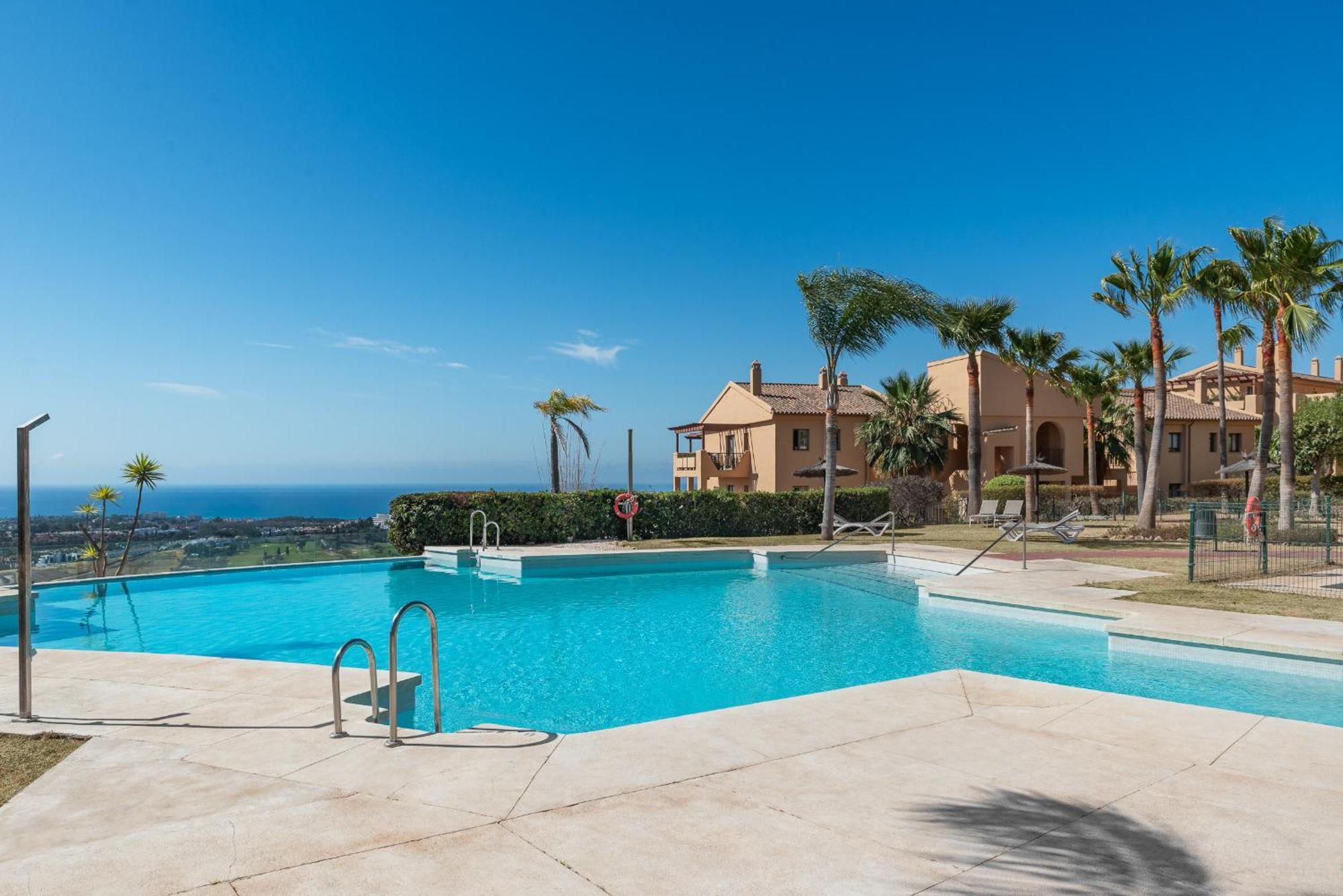 Large 3-Bedroom Nestled In Golf Paradise Estepona Exteriér fotografie