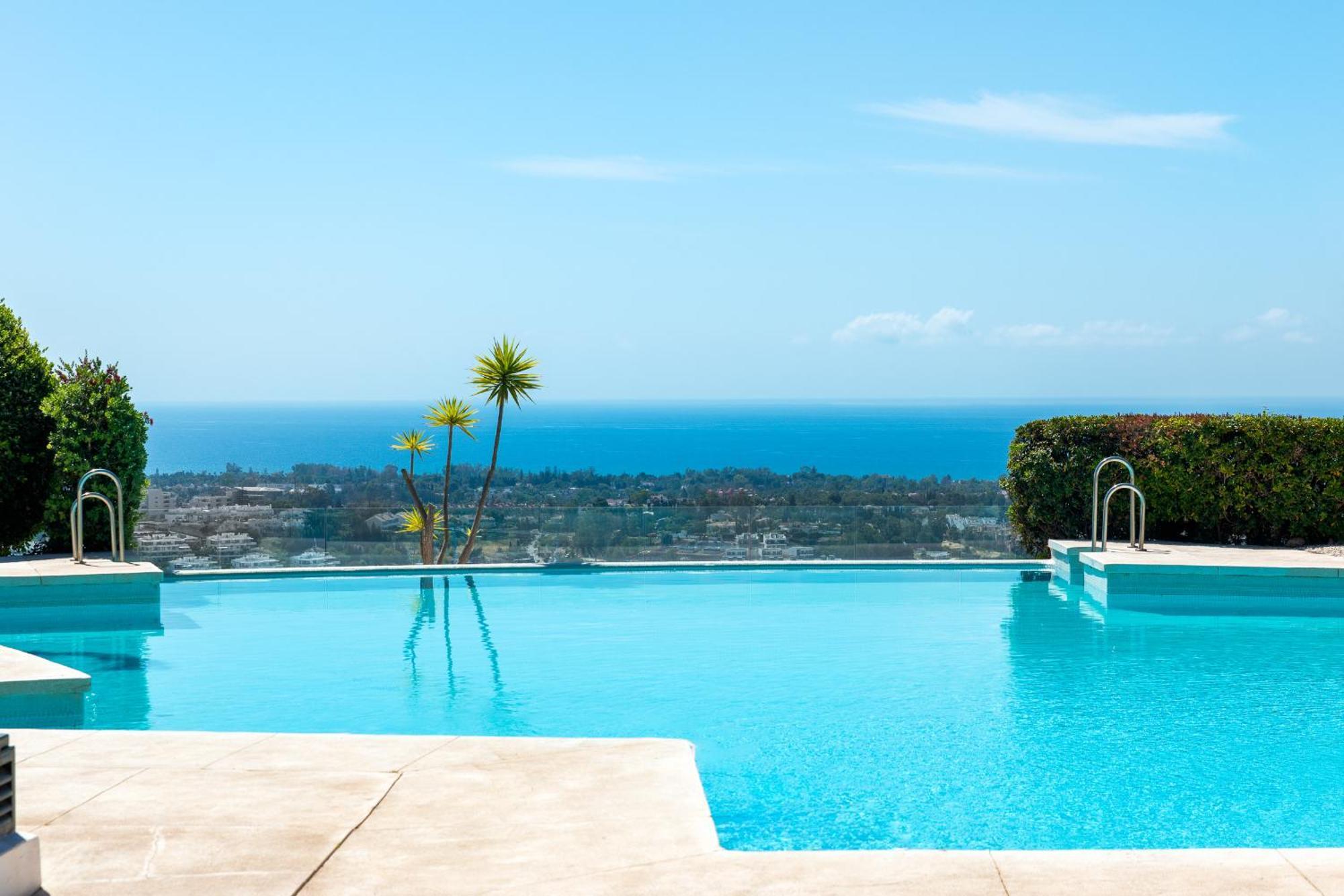 Large 3-Bedroom Nestled In Golf Paradise Estepona Exteriér fotografie