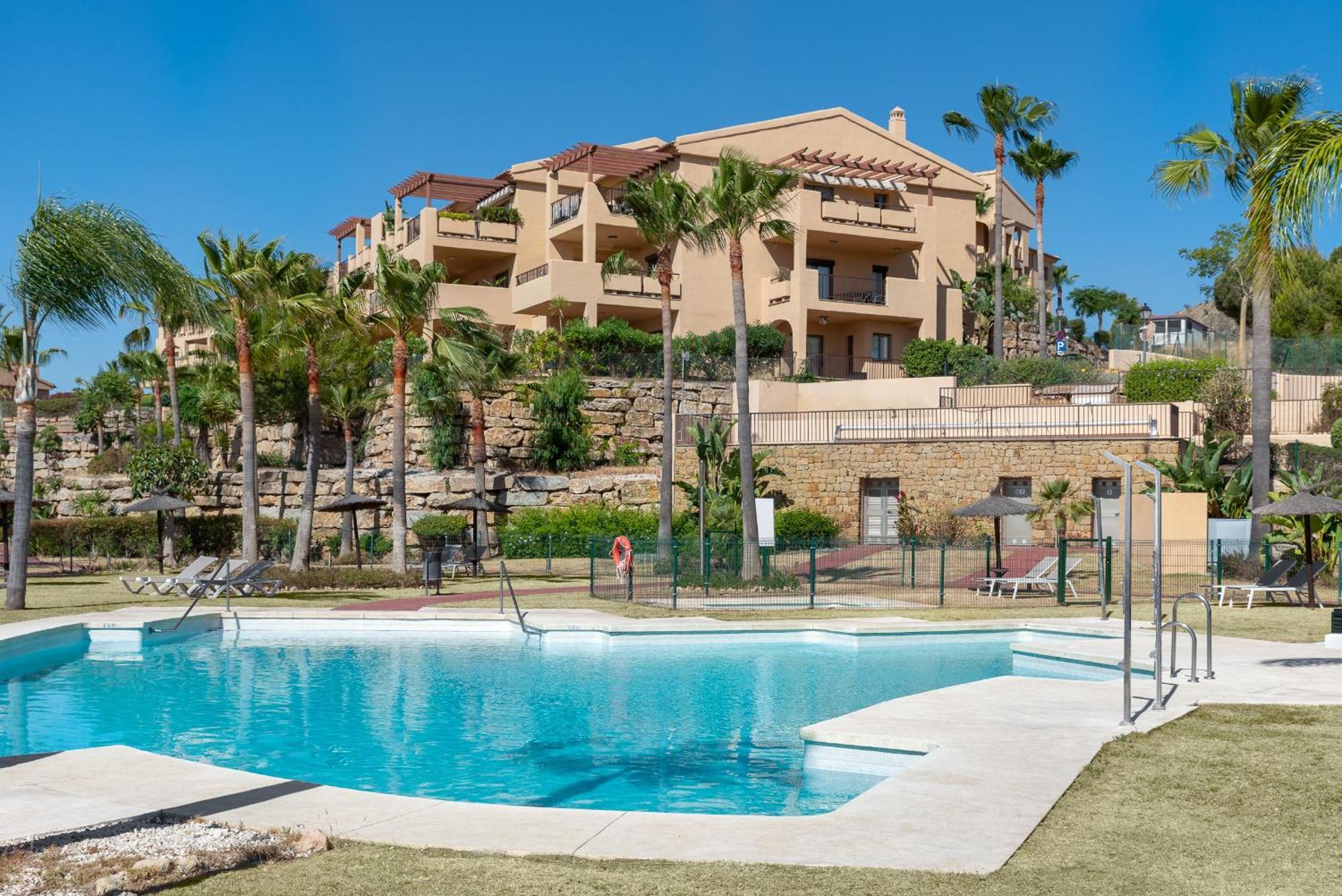 Large 3-Bedroom Nestled In Golf Paradise Estepona Exteriér fotografie