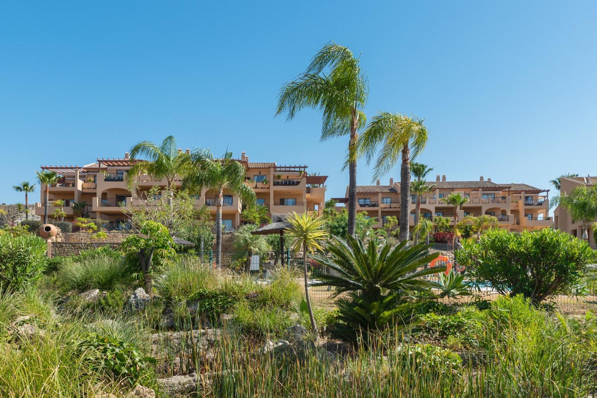 Large 3-Bedroom Nestled In Golf Paradise Estepona Exteriér fotografie