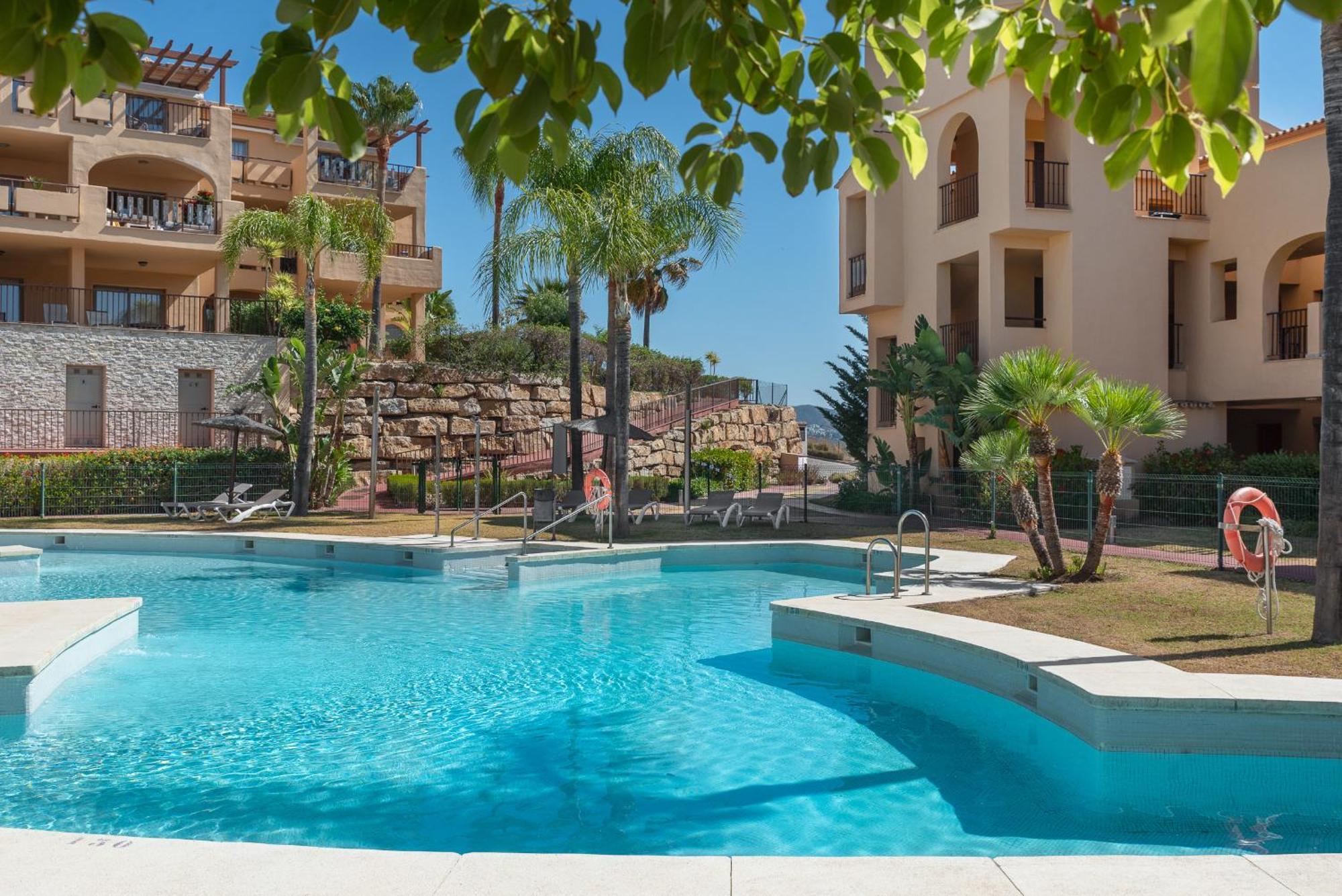 Large 3-Bedroom Nestled In Golf Paradise Estepona Exteriér fotografie