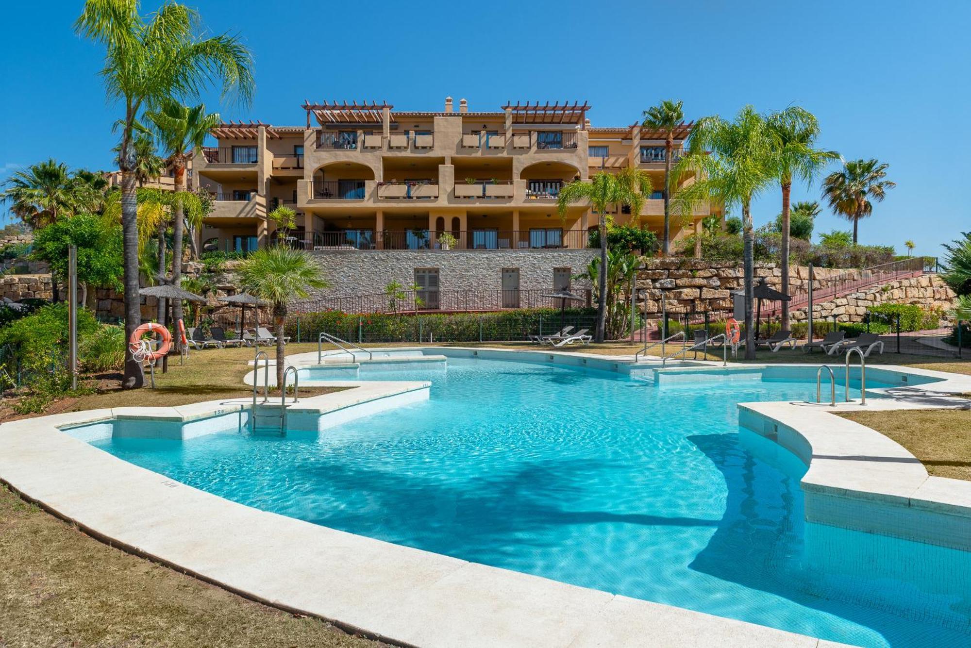 Large 3-Bedroom Nestled In Golf Paradise Estepona Exteriér fotografie