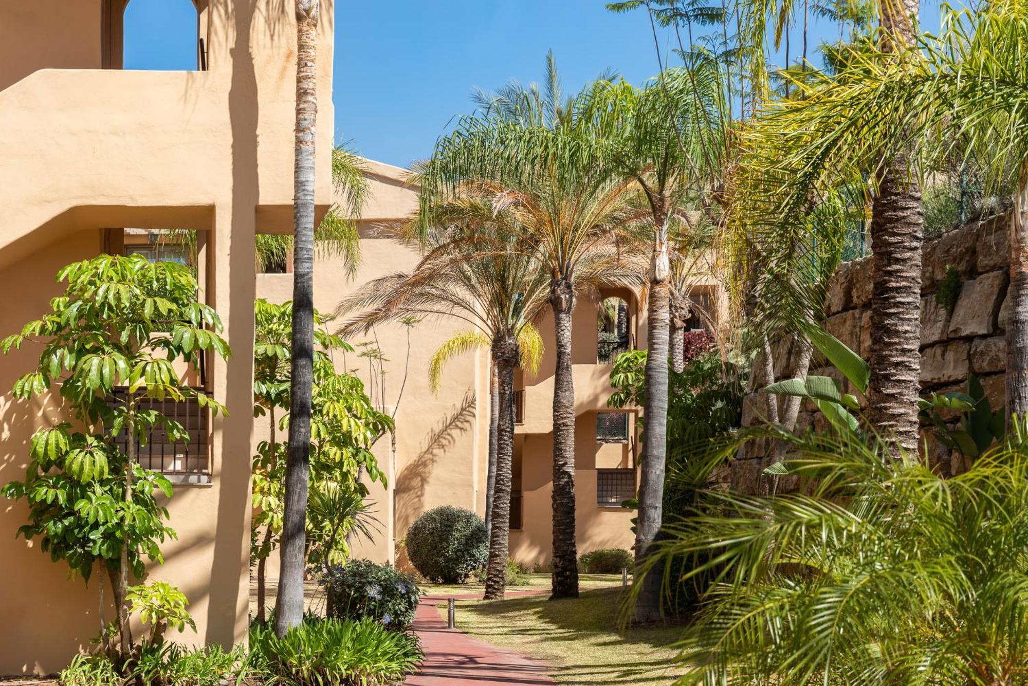 Large 3-Bedroom Nestled In Golf Paradise Estepona Exteriér fotografie