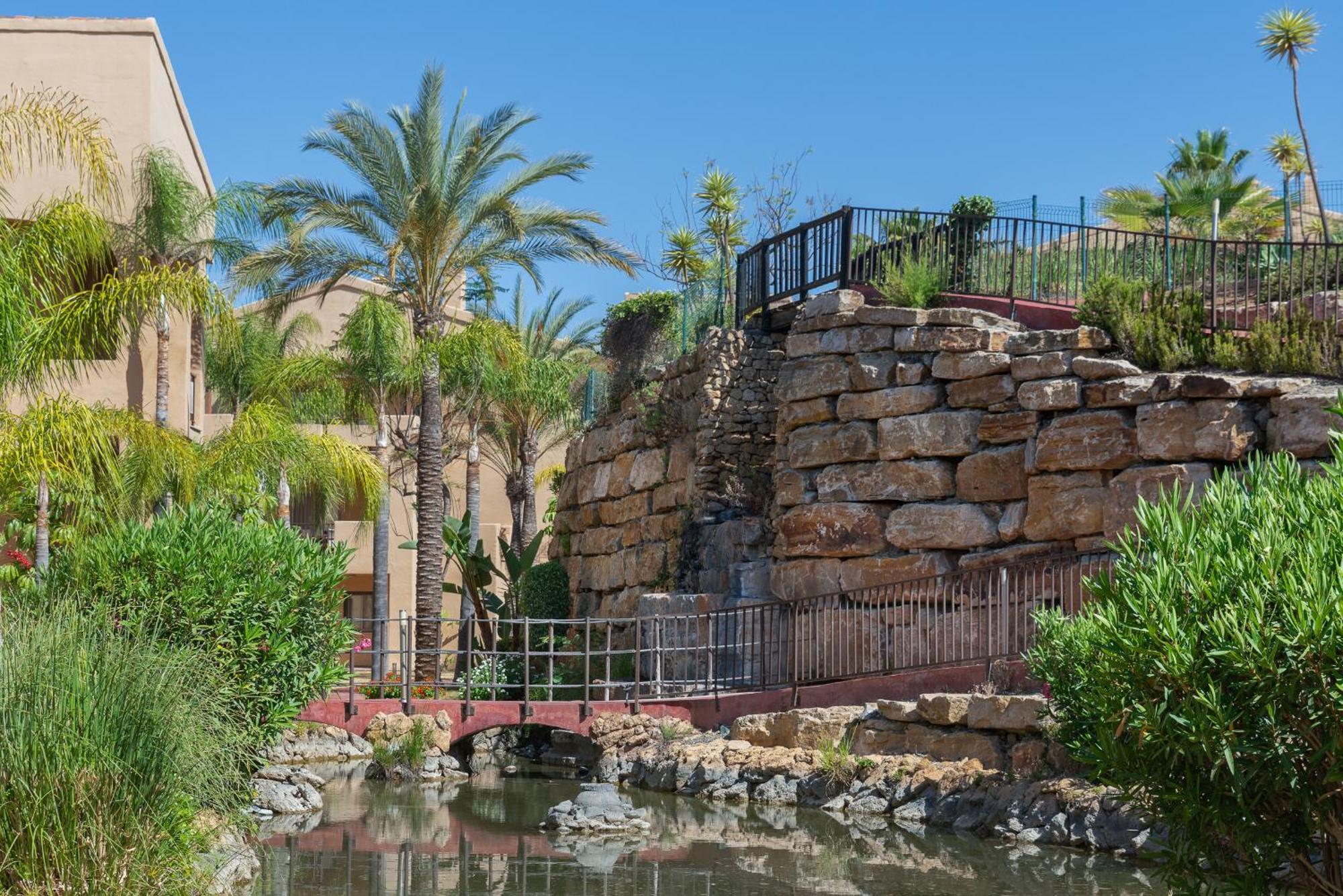 Large 3-Bedroom Nestled In Golf Paradise Estepona Exteriér fotografie